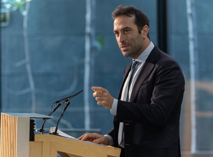 El ministro de Economía, Comercio y Empresa, Carlos Cuerpo, durante un encuentro de la Asociación Española de Banca (AEB) organiza un encuentro sobre el papel del sector bancario en la financiación del futuro de Europa, en el Auditorio Rafael del Pino, a 