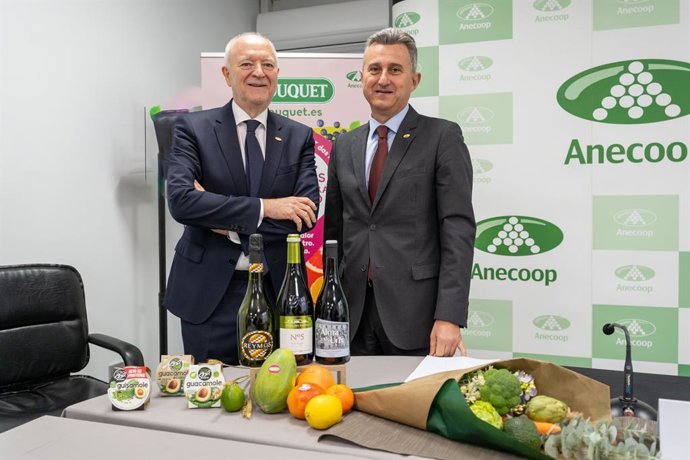 El president i el director general d'Anecoop, Alejandro Mónzón i Joan Mir, en la presentació dels resultats de l'empresa