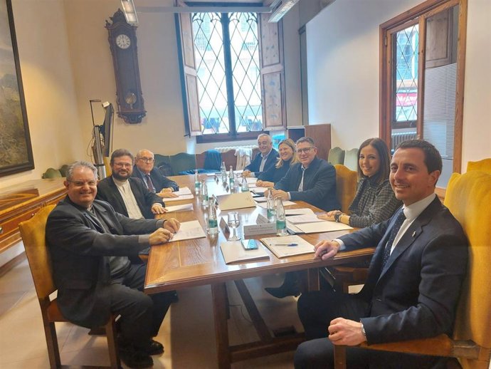 Reunión de la Comisión Mixta formada por el Consell  y el Obispado de Mallorca
