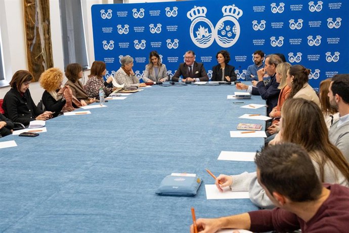 Encuentro con las organizaciones y entidades que trabajan en materia de consumo en la provincia onubense.