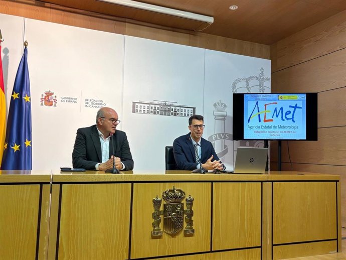 El delegado del Gobierno en Canarias, Anselmo Pestana, ha acompañado hoy al delegado territorial de la Agencia Estatal de Meteorología en Canarias, David Suárez