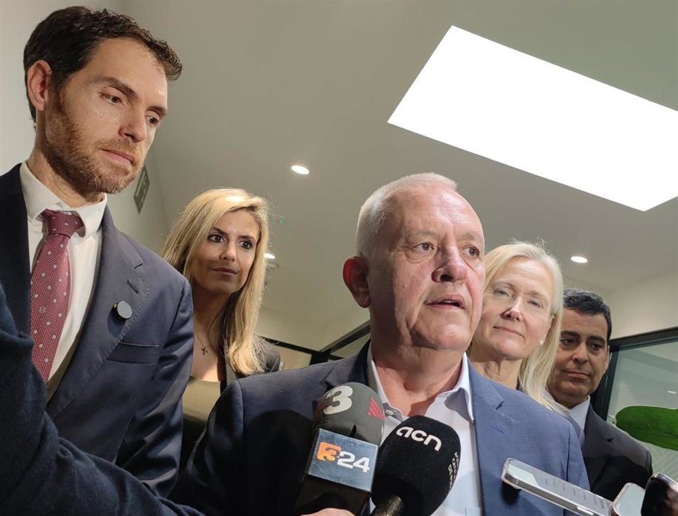 El secretario general del PP de Catalunya Santi Rodríguez, junto con el portavoz adjunto del PP en el Congreso Sergio Sayas, el senador José Ramón Díez, la diputada en el Congreso Cristina Agüera y la diputada en el Parlament Ángeles Esteller