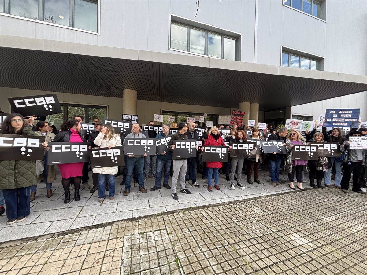 Más de 500 personas convocadas por CCOO condenan en Mérida la  muerte evitable  de la educadora social de Badajoz