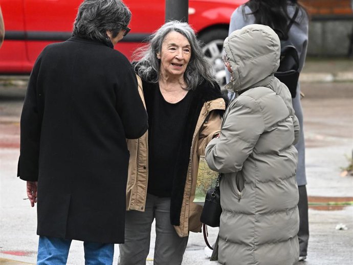 Petra Martínez durante el crematorio de su marido, el actor Juan Margallo