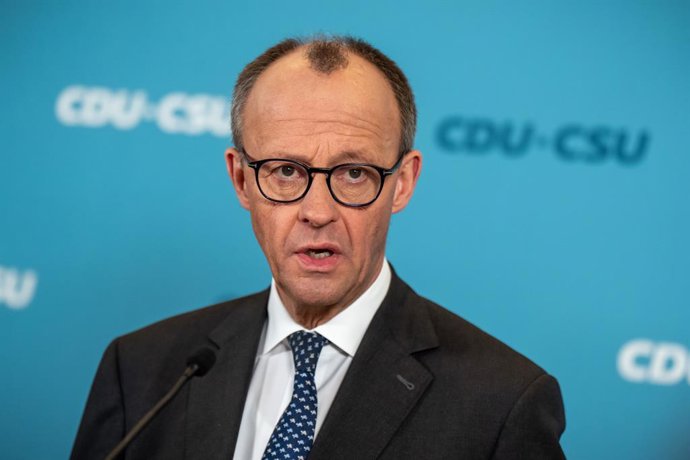 14 de maro de 2025, Berlim: Friedrich Merz, líder do grupo parlamentar da Unio Democrata Crist da Alemanha (CDU)/Unio Social Crist da Baviera (CSU), fala no início da reunio do grupo parlamentar no Bundestag. Foto: Michael Kappe