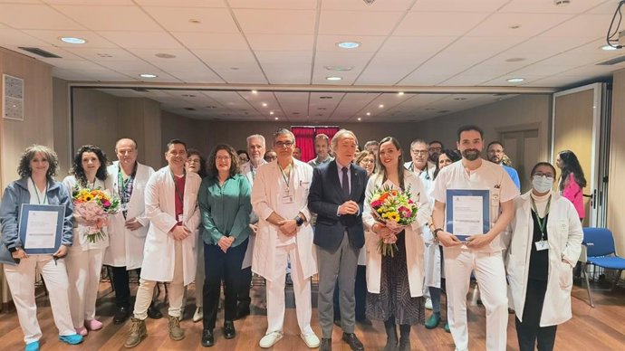 Acto de entrega de la acreditación Óptima Calidad Asistencial a la Unidad de Cirugía Ortopédica, Traumatología y Rehabilitación del Hospital de Baza (Granada)