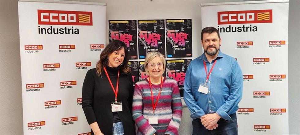 De izquierda a derecha, la secretaria general de CCOO Industria, Garbiñe Espejo; la secretaria general de CCOO Industria Aragón, Ana Sánchez; y el candidato a este mismo cargo dentro de la organización, Nacho Serrano en un receso del IV Congreso