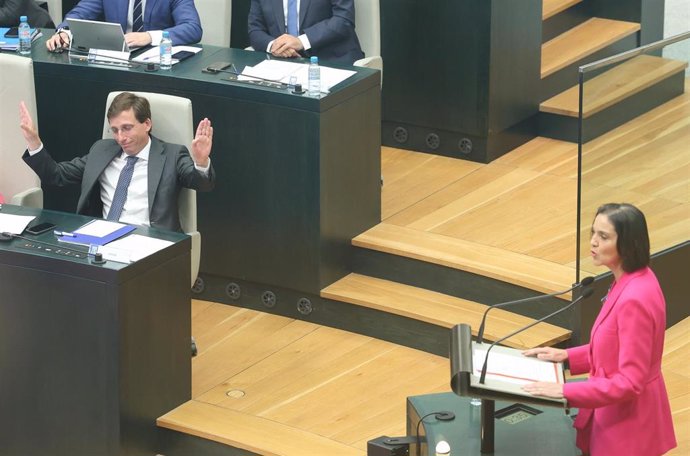 Archivo - El alcalde de Madrid, José Luis Martinez-Almeida, durante la intervención de la portavoz del PSOE en el Ayuntamiento de Madrid, Reyes Maroto, en una sesión ordinaria del Pleno 