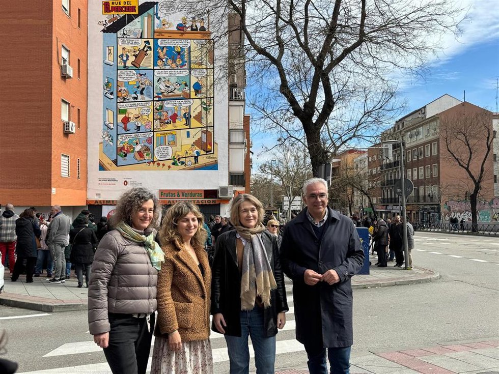 Inauguración del mural que homenajea a Ibáñez en Carabanchel