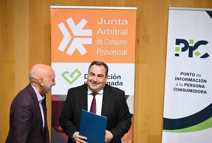 El diputado provincial de Asistencia a Municipios y Emergencias, Eduardo Martos, en el centro en la imagen