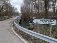 Cortado el acceso al Pontón de la Oliva al llegar el agua a la altura del puente sobre el Lozoya