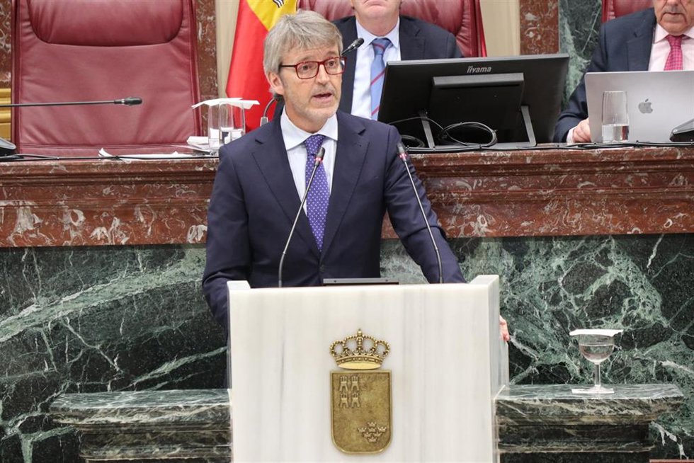 El consejero de Hacienda en la Asamblea Regional