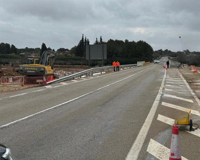 Restablida la circulació sense restriccions en un dels ponts de la CV-50 a Xest després de reparacions per la dana