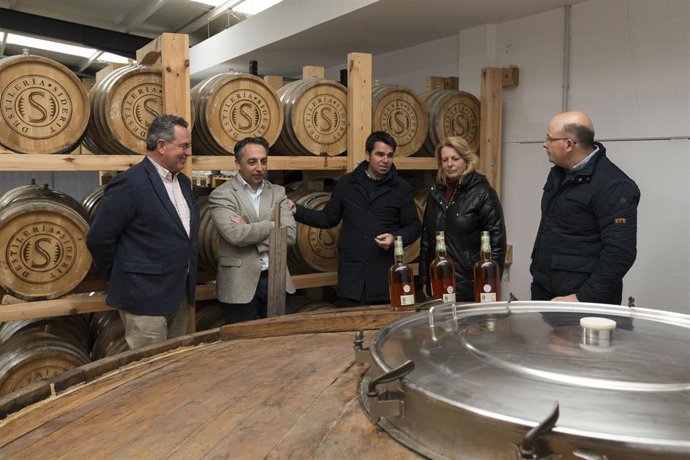 La Consejera De Alimentación, María Jesús Susinos, Y El Alcalde De Piélagos, Carlos Caramés, Visitan La Empresa Siderit Junto A Sus Responsables, David Martínez Y Rubén Leivas