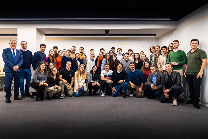 Una decena de equipos compuestos por 36 estudiantes de la Universidad de Málaga de once centros participan en el 'Innovation Flash Challenge', competición diseñada para promover la creatividad, la innovación y resolución de problemas de comercio.