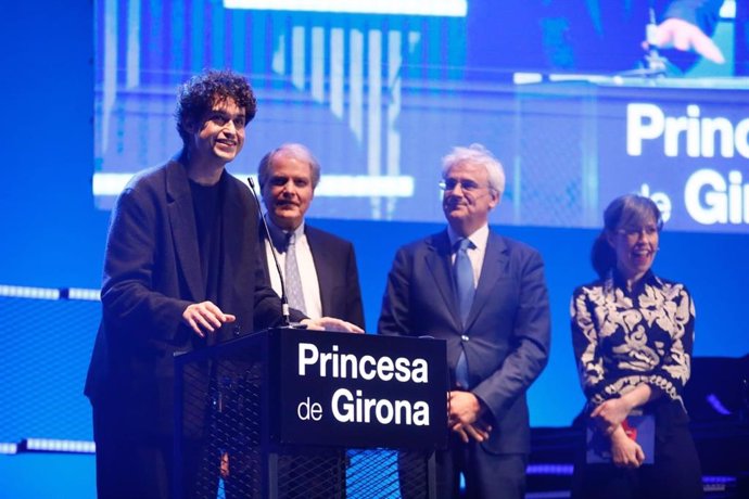 Manuel Bouzas recoge el Premio Princesa de Girona de Artes 2025 en Almería.