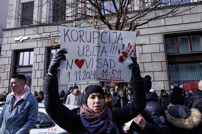 Archivo - Protestas en Europa por el accidente de Novi Sad en Serbia