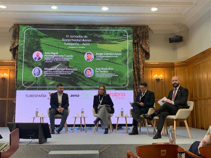 Representantes del Patronato en la Jornadas de Conectividad Aérea organizadas por Turespaña y AENA.