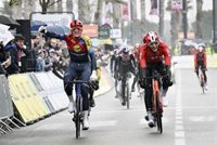 El danés Pedersen se impone al frío y a los rivales para ganar de nuevo en la París-Niza