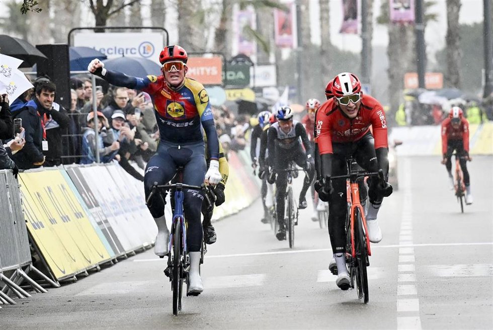 El ciclista danés Mads Pedersen (Lidl-Trek) gana la sexta etapa de la París-Niza 2025, disputada entre Saint-Julien-en-Saint-Alban y Berre l'Étang sobre 209,8 kilómetros