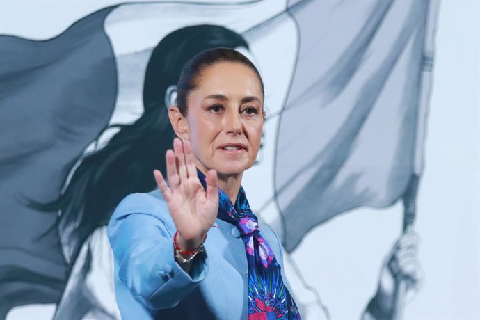 A presidente do México, Claudia Sheinbaum Pardo, falando durante uma conferência informativa sobre o acordo de projetos de infraestrutura hídrica no Palácio Nacional, em 12 de março de 2025, na Cidade do México, México.
