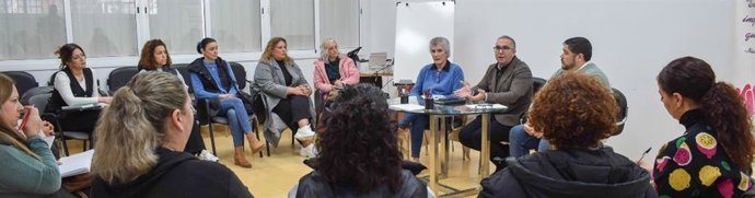 Reunión del alcalde de Los Palacios con representantes de las AMPA