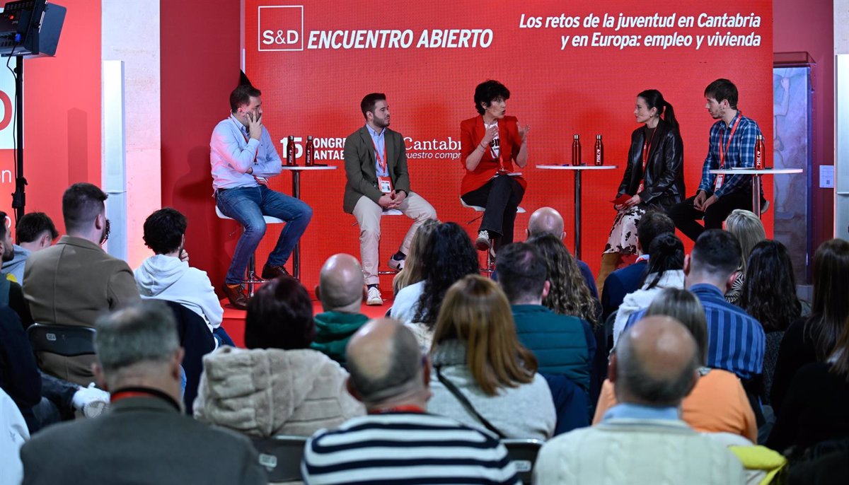 Elma Saiz asegura a los jóvenes en Santander que las pensiones  también están garantizadas en el futuro 