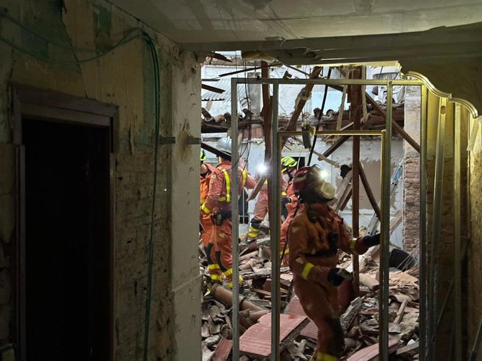 Un herido tras el derrumbe de parte del techo de una vivienda en Torrent