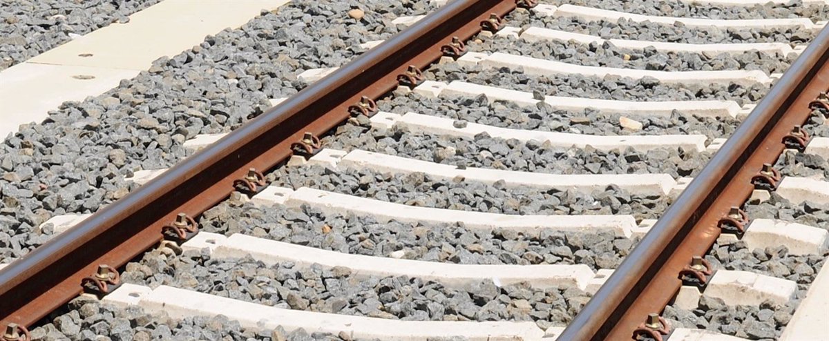 El descarrilamiento de dos vagones de un tren en Haro desvía el tráfico ferroviario por Navarra