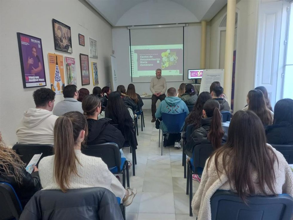 Taller de cuentos con universitarios de Educación Primaria. 