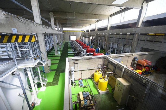 Archivo - Imagen de archivo de una desaladora de Almería.