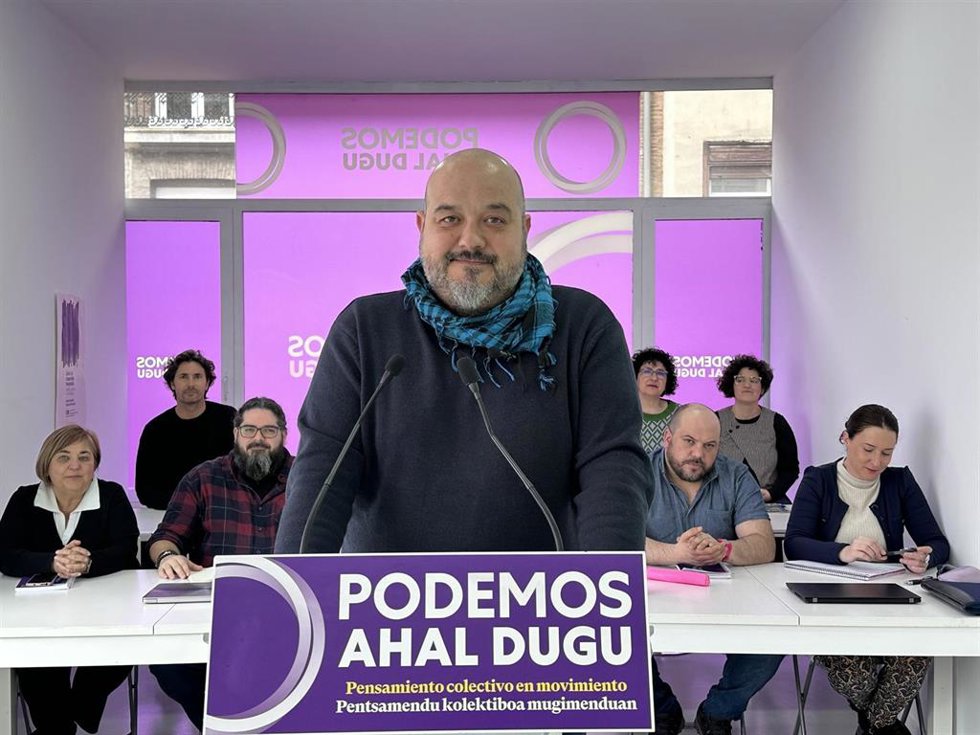 El coordinador de Podemos Euskadi, Richar Vaquero, en la reunión del Consejo Ciudadano Autómico en Bilbao.
