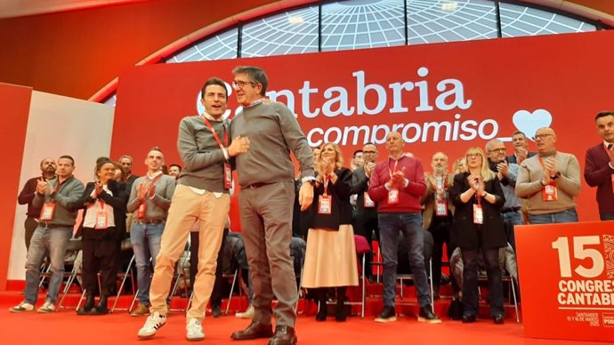 Patxi López con Pedro Casares en el Congreso del PSOE Cantabria