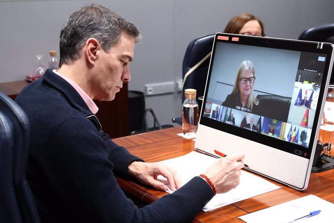 Sánchez participa por videoconferencia en la reunión de líderes sobre Ucrania.