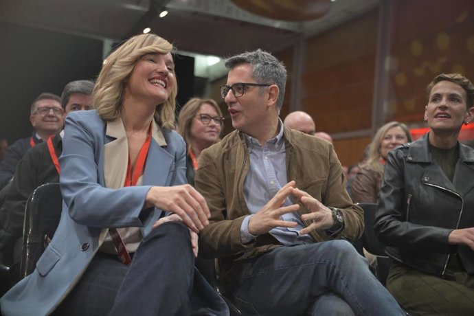 (I-D) La secretaria general del PSOE de Aragón, ministra de Educación, Formación Profesional y Deportes y portavoz del Gobierno, Pilar Alegría,  y el ministro de la Presidencia, Justicia y Relaciones con las Cortes, Félix Bolaños,