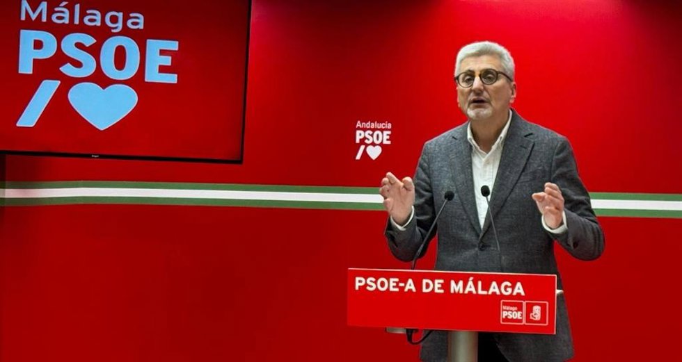 El secretario general del PSOE de Málaga y parlamentario andaluz, Josele Aguilar, en rueda de prensa.