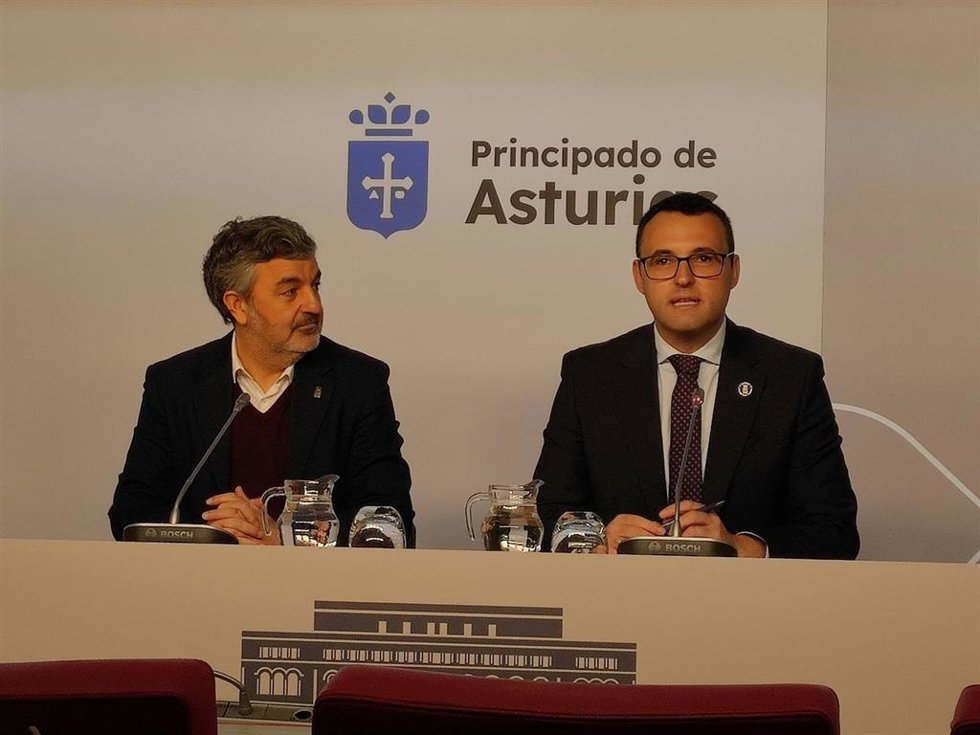 Los consejeros Alejandro Calvo y Guillermo Peláez en la rueda de prensa posterior al Consejo de Gobierno