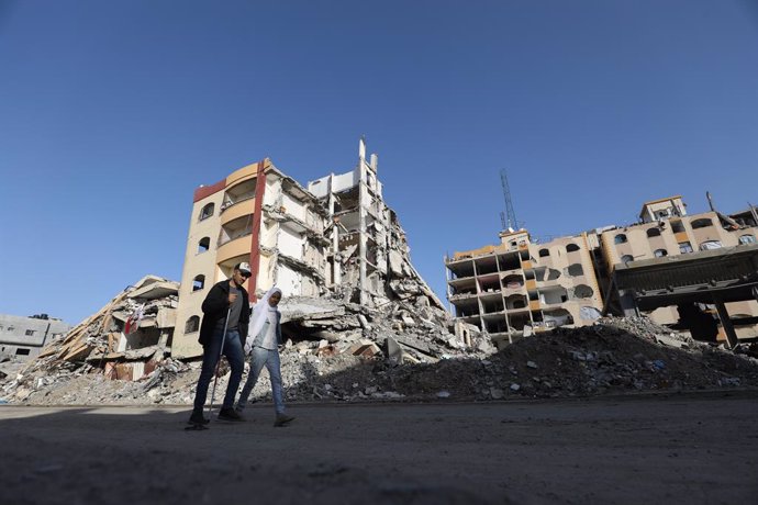 March 14, 2025, Nuseirat, Gaza Strip, Palestinian Territory: A scene of devastation as Palestinians continue their daily lives with limited resources amid the rubble of buildings destroyed by Israeli attacks on the Nuseirat refugee camp in central Gaza St