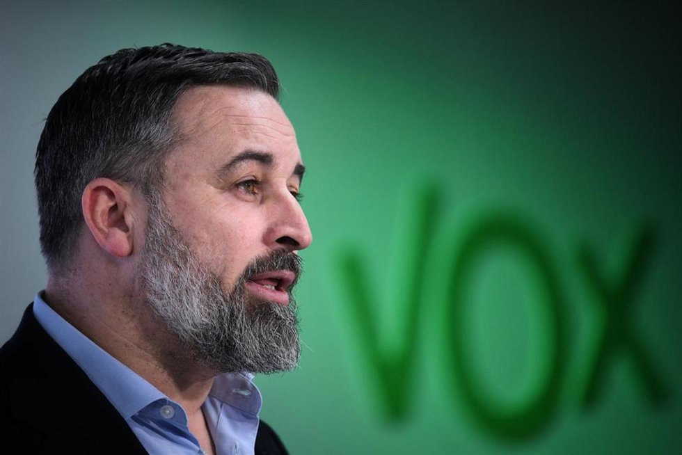 Archivo - El líder de VOX, Santiago Abascal, durante una rueda de prensa posterior al Comité de Dirección del partido, a 13 de enero de 2025, en Madrid (España).