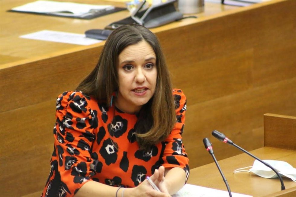 Archivo - La diputada de Compromís y portavoz de Empleo en Les Corts, Mnica lvaro, en una imagen de archivo