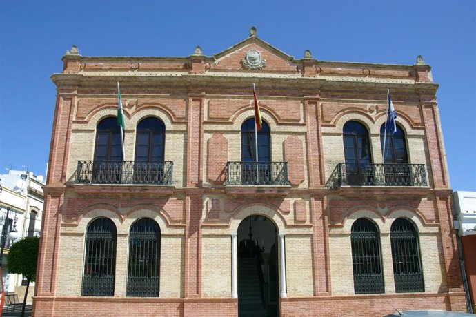 Archivo - Ayuntamiento de San Juan del Puerto, en una imagen de archivo.
