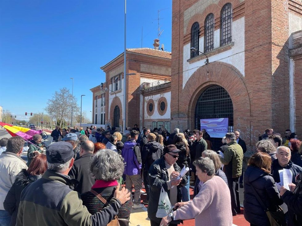XI Jornada-Homenaje a las víctimas de la represión franquista en Cáceres llevada a cabo este sábado en la capital cacereña