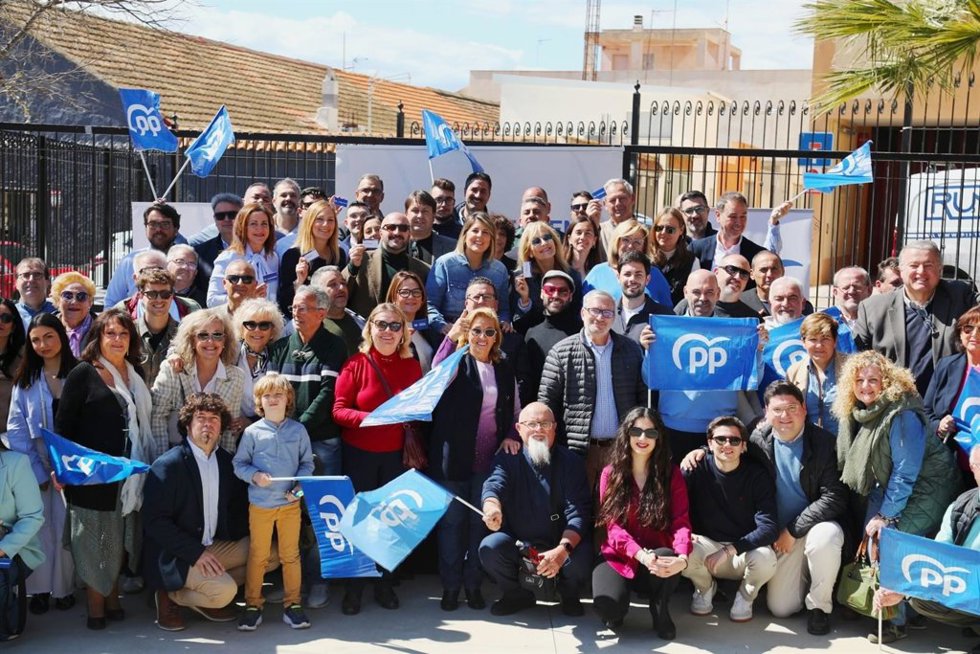 Un total de 97 nuevos militantes han recibido su carné esta mañana en un acto presidido por la alcaldesa y presidenta del PP cartagenero, Noelia Arroyo