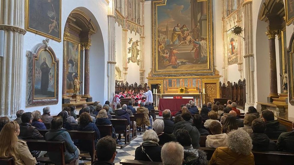 El obispo auxiliar de Toledo y secretario general de la Conferencia Episcopal Española, Francisco César, ofrece una conferencia en la Cátedral de Toledo
