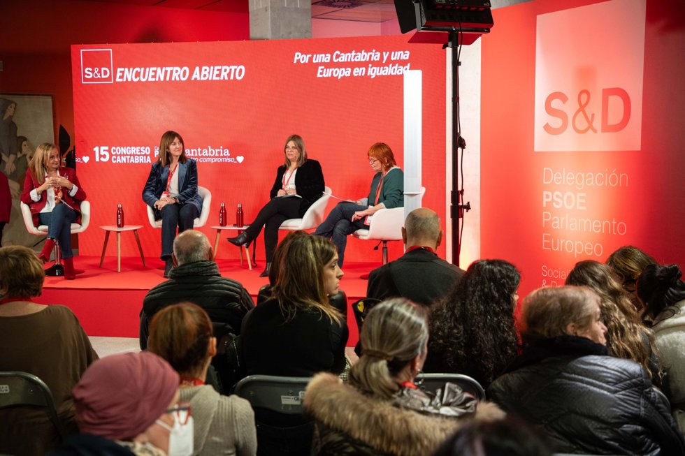 La vicepresidenta del Principado, Gimena Llamedo, interviene en el encuentro abierto Cantabria en igualdad organizado por el PSOE de Cantabria en el marco de su XV Congreso. 