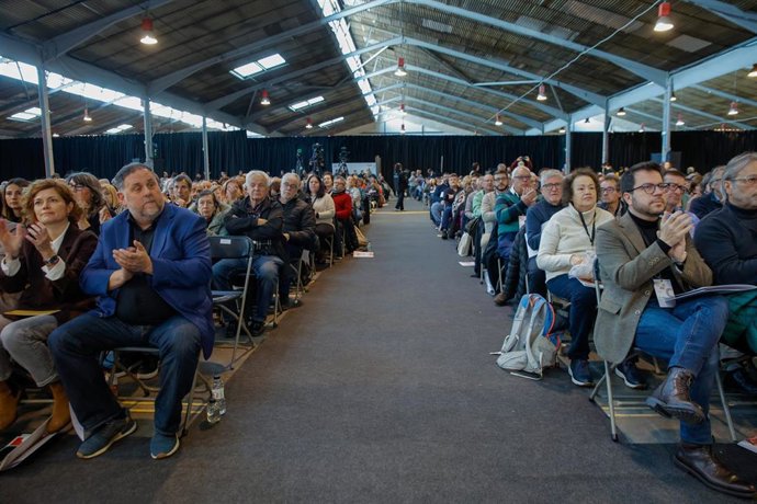(I-D) La secretaria general de ERC, Elisenda Alamany, el presidente de ERC, Oriol Junqueras, y el expresidente de la Generalitat, Pere Aragonès, durante el 30º Congreso Nacional de Esquerra Republicana (ERC), en Nave Ca n'Oliveres, a 15 de marzo de 2025, 