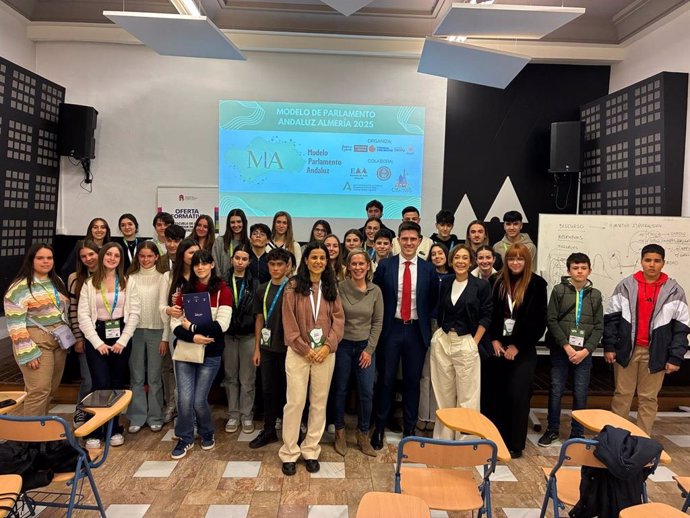 Actividad Modelo del Parlamento andaluz enmarcada en el Tour del Talento de Almería 2025.