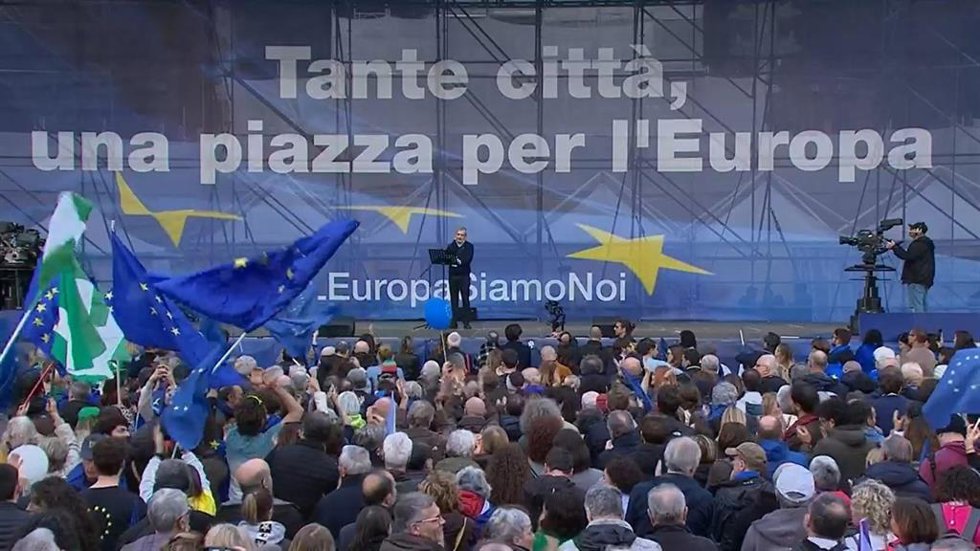El alcalde de Barcelona, Jaume Collboni, durante su intervención en la manifestación 'Una Piazza per l'Europa. Tante citt, un'unica voce' (Una plaza para Europa. Muchas ciudades, una sola voz) en Roma (Italia)