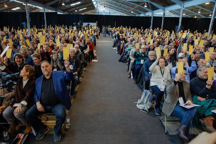 (I-D) La secretaria general de ERC, Elisenda Alamany, el presidente de ERC, Oriol Junqueras, el expresidente de la Generalitat, Pere Aragonès, y el expresidente del Parlament, Ernest Benach, durante el 30º Congreso Nacional de Esquerra Republicana (ERC), 