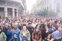 Más de un centenar de personas atendidas tras una mascletà en la Plaza del Ayuntamiento con asistencia masiva